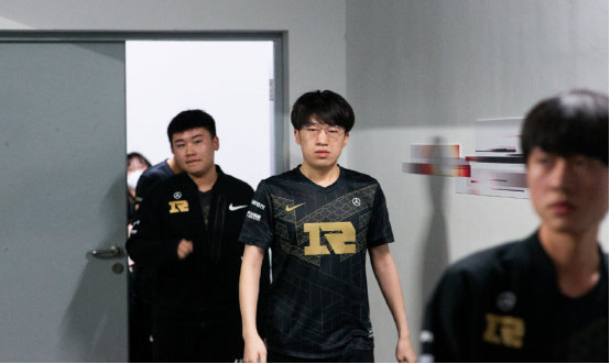 之间切换 之间切换